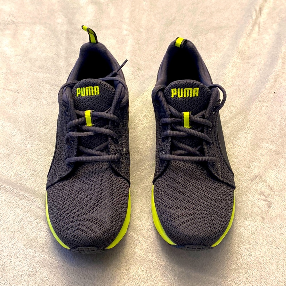 BNWOT PUMA CARSON MESH SNEAKER YOUTH US 6